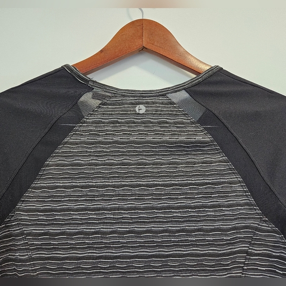 90 Degree Athletic Long Sleeve - Size US M - Picture 6 of 6